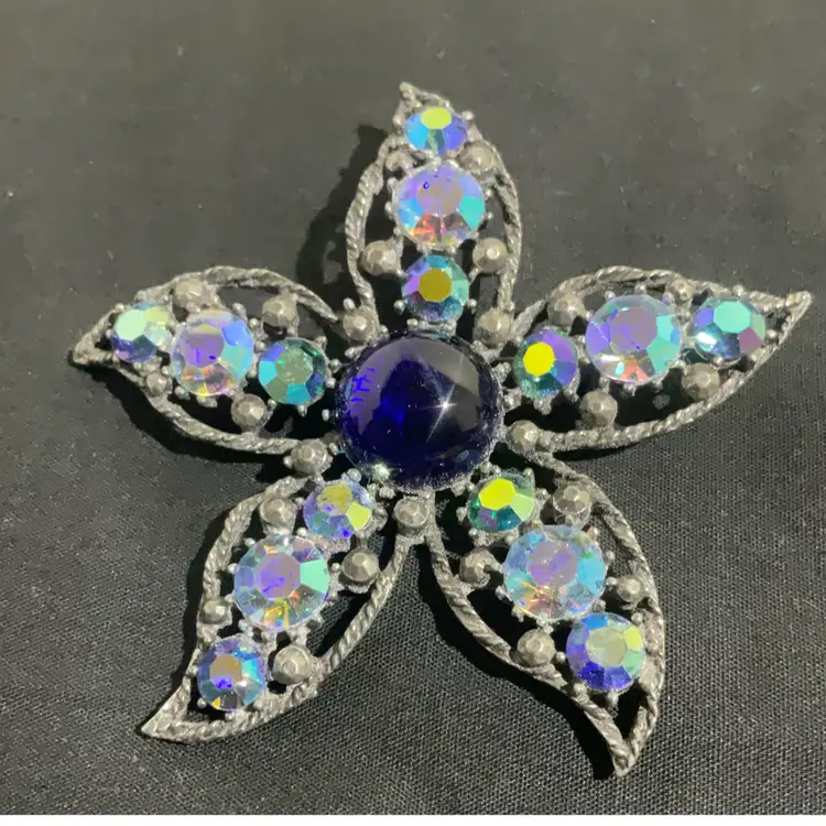 Weiss Star Flower Brooch In Blues And Black, Vintage 3 Inch Beauty