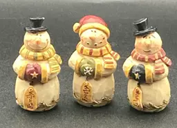 After Christmas Sale! 🎉🎉🎉 B. Lloyd 2009 Trio Of Snowmen Family, Believe And Frosty (1 1/2” Tall 3/4” Diameter)