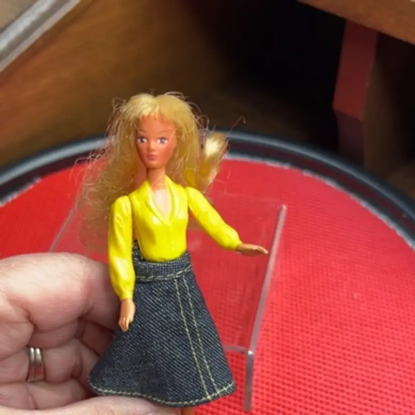 **Mattel Glamour Girls-Jessi Mini Doll