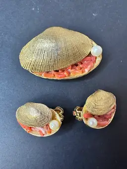 Capri Vintage Jewelry Set Shells brooch and earring