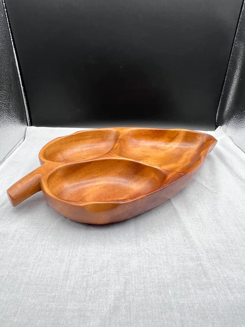 Vintage Hand Carved Monkeypod Divided Leaf Shape Serving Bowl/Dish
Made in Hawaii by House of Monkeypod