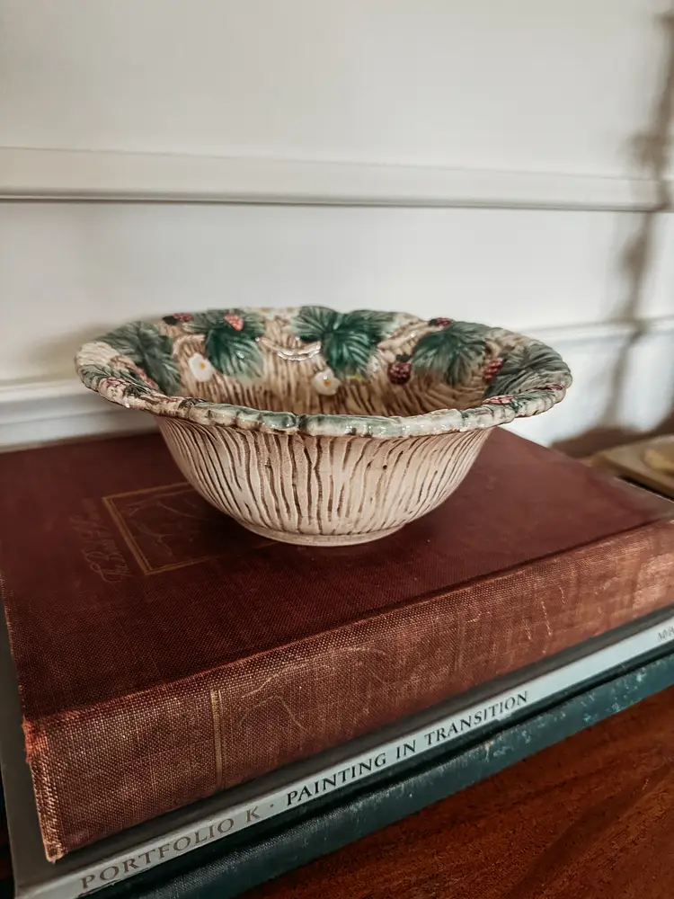 1990 Fitz & Floyd Round Vegetable Serving Bowl Wild Berries Reynard Pattern 8.5"