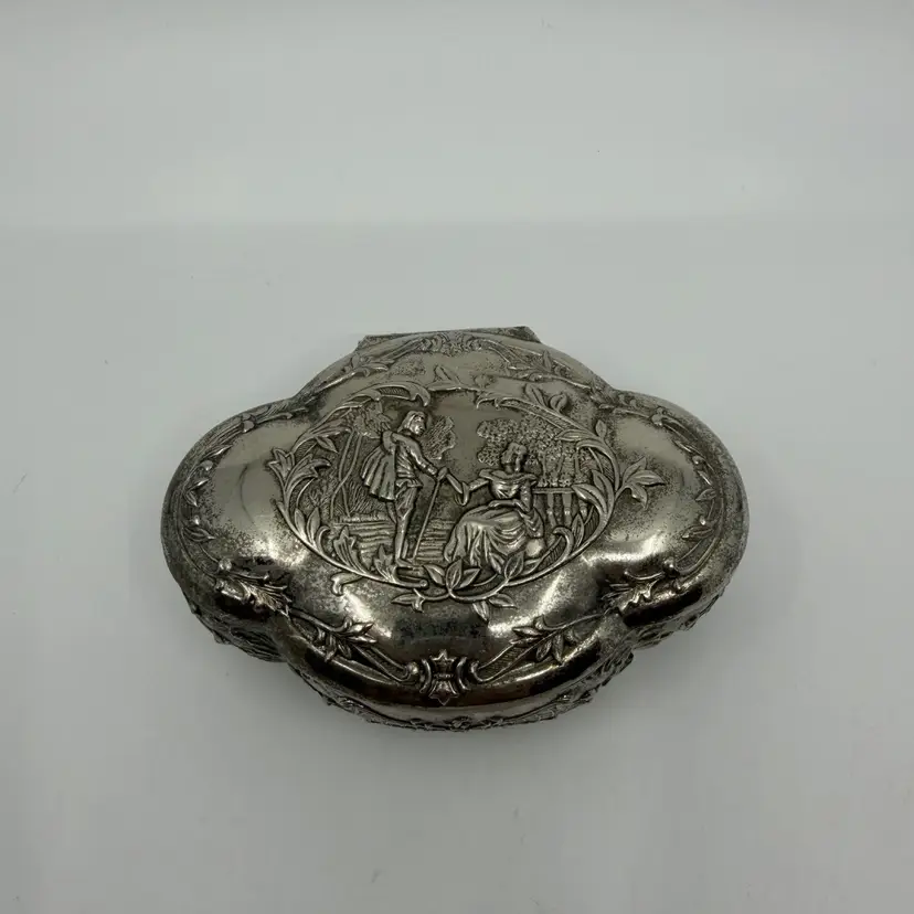 Vintage Silver Tone Footed Trinket Jewelry Box Courting Couple 4.25”