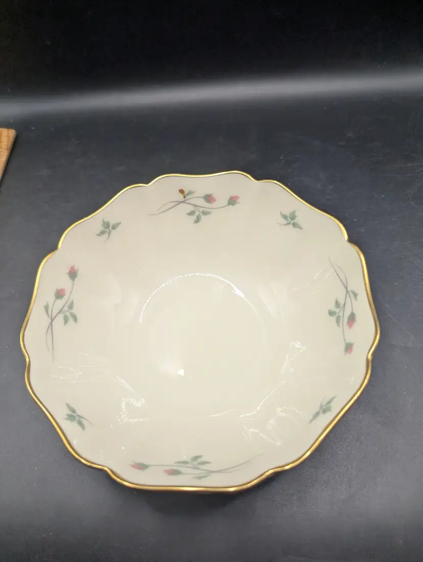 Vtg Lenox "Rose Manor" Bowl, Featuring Delicate Pink Rosebuds and a 24K Gold .