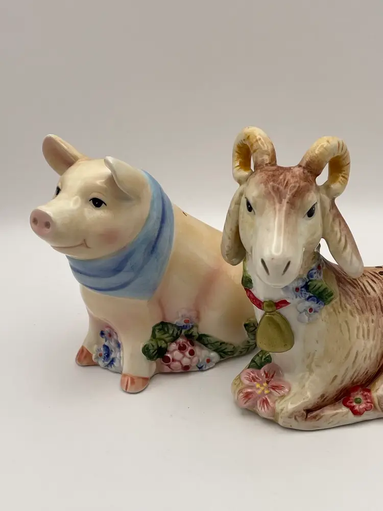 Fitz & Floyd, Classics Country Chic, Ceramic, Pig/Goat  Salt & Pepper Shakers with Plastic Stoppers
