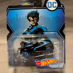 Hot Wheels Character Cars DC First Appearance Nightwing VERY RARE