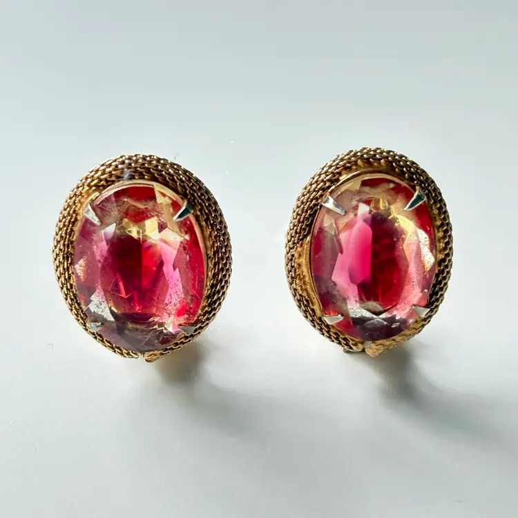 Vintage Givre red clear glass earrings oval gold tone mesh clip-on earrings classic tailored