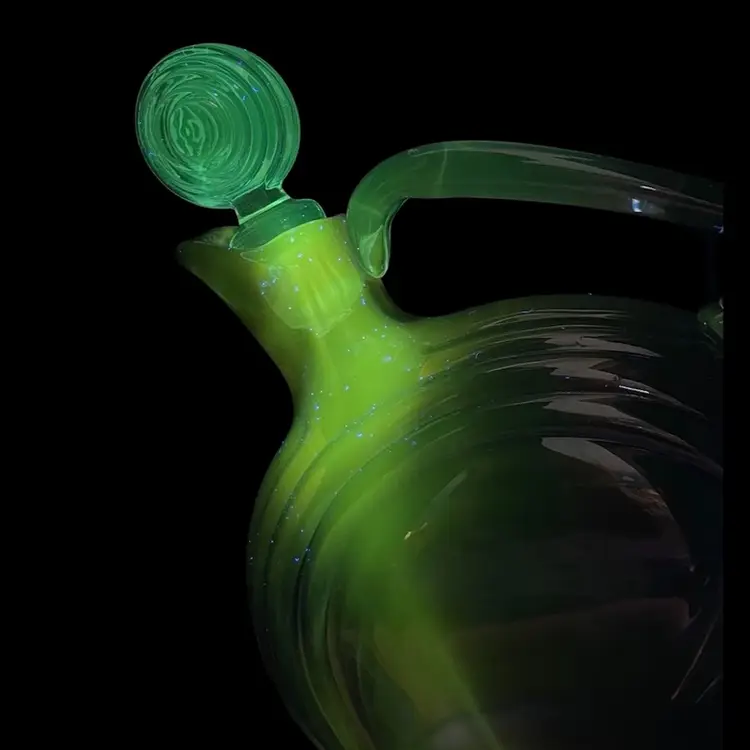 Cambridge Amethyst Nautilus Pitcher W/Clear Stopper & Handle MCM Glows 
7 -3/8” T x  6 -1/4” W