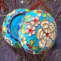 Vintage Asian Cloisonné Trinket Box Round Vivid w Turquoise Inside & Bottom
3” Pink Flowers