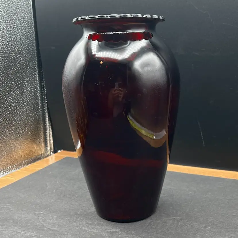 #922B Vintage Anchor Hocking Royal Ruby Red Glass Vase With Scalloped Edge Rim