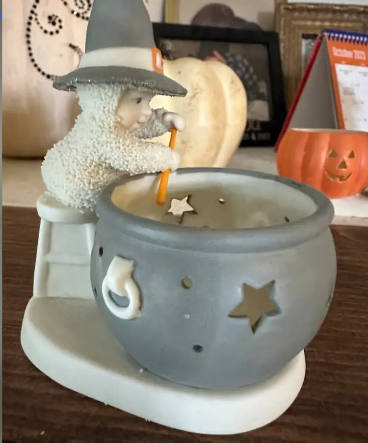 Snowbabies Department 56 Witch Gray Cauldron Halloween Tea Light Holder with box
