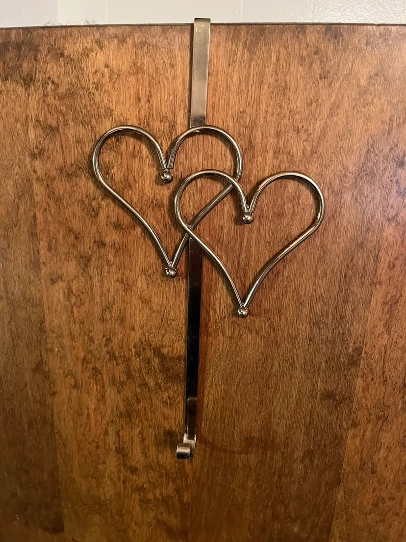 Interlocking Hearts Brass Door Wreath Holder-Lot 50