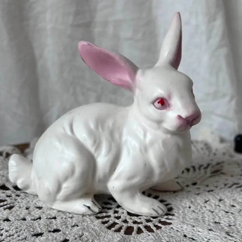 VINTAGE NAPCO CERAMIC EASTER RABBIT C6390