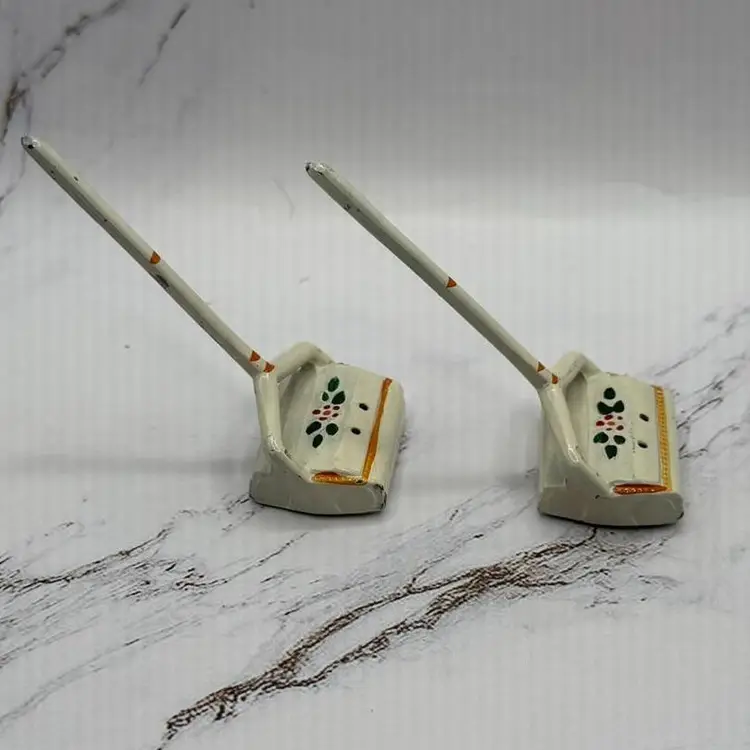 Vintage Metal Carpet Sweeper Salt & Pepper Shakers Set Metal NOV Co. Japan