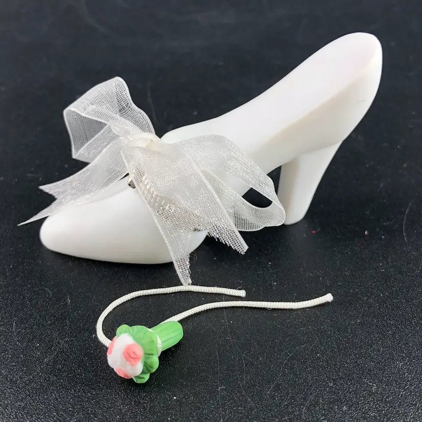 Midwest Porcelain Hinged Wedding Heel Trinket Box with Flower Bouquet Trinket