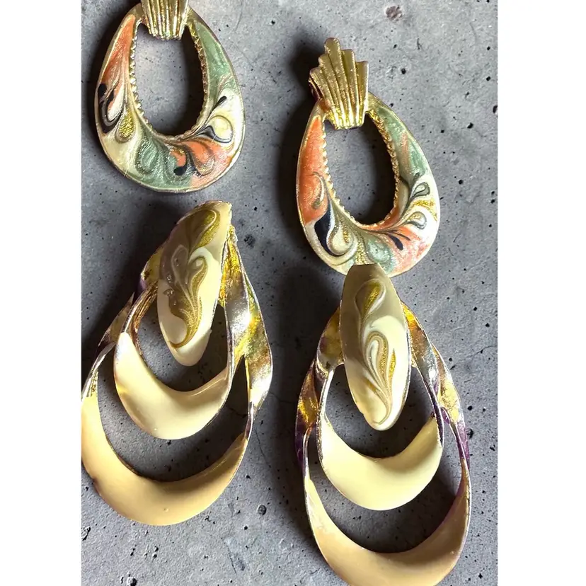 Lot Of 2 Pair 80s Swirl Enamel Pierced Post Gold Tone Earrings