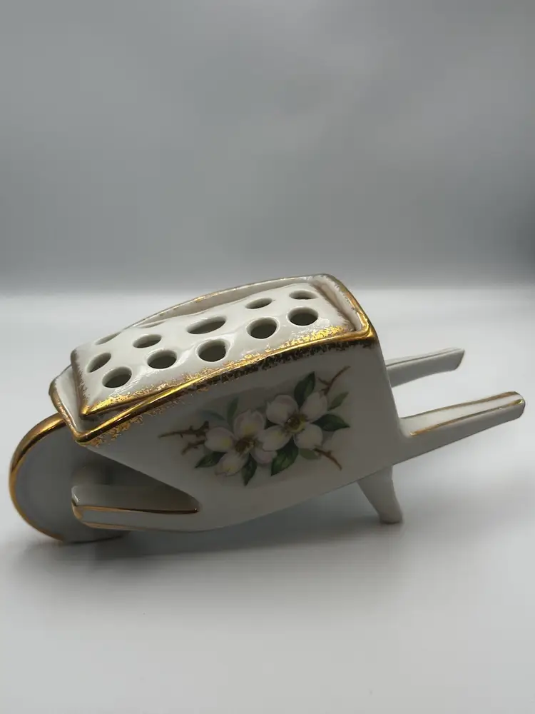 A01 Ceramic Flower Frog