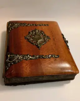PHOTO ALBUM VICTORIAN OAK WOOD BRASS SPINE COVER 8 VINTAGE PHOTOS