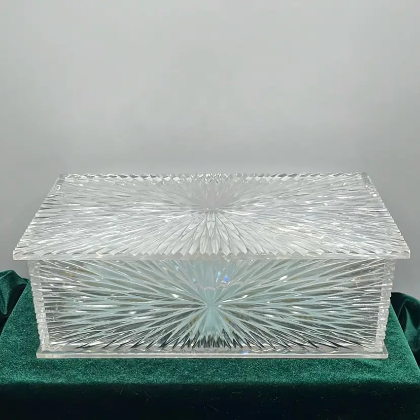 9”x5”x3”Vintage Celebrity New York Lucite Starburst Jewelry Box