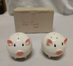 Vintage Josef Originals Round Pig Piggy Salt And Pepper Shakers - New In Box!