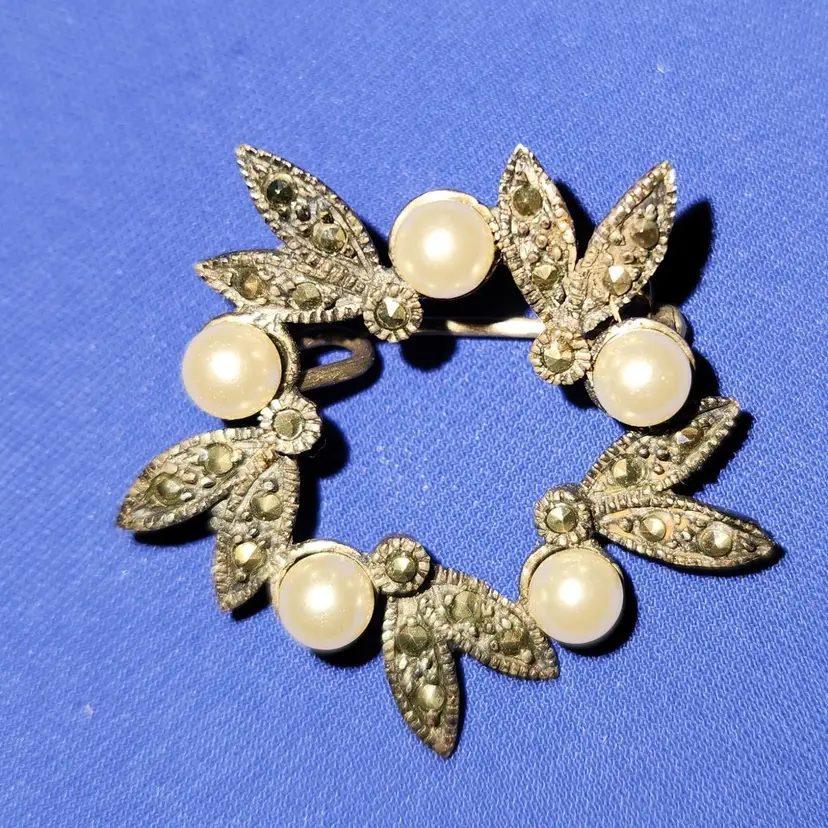 Marcasite and Faux Pearl Wreath Pin