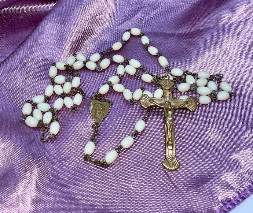 Vintage White Beaded Catholic Rosary 18”