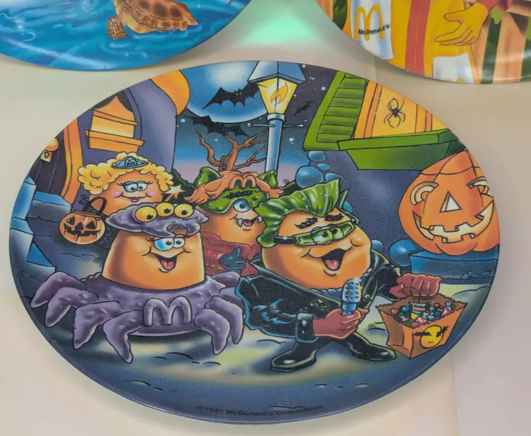 Vintage 1997 MCDONALD'S Set of 3 Halloween McNugget buddies, Ronald & the Monkeys, Grimace at the zoo Dinner Plates 9.5"