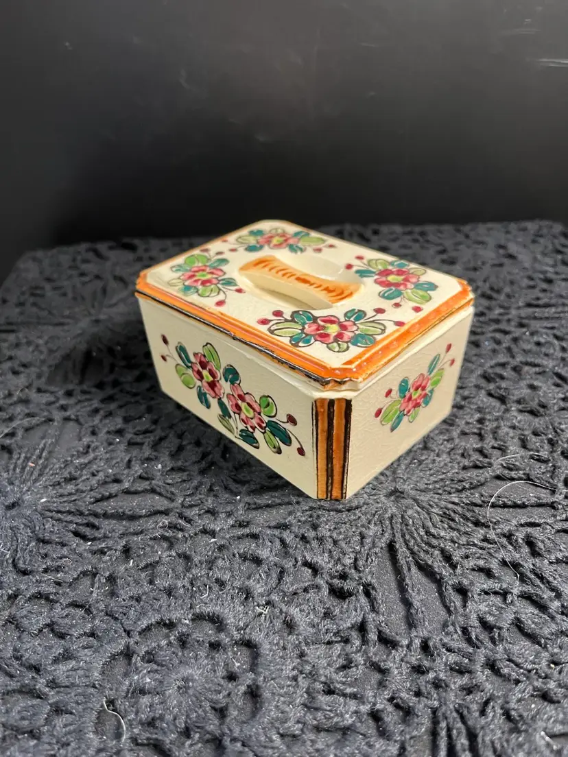 Hand Painted Art Deco Style Trinket Dish/Dresser Jar. UNIQUE Design. Lot 39