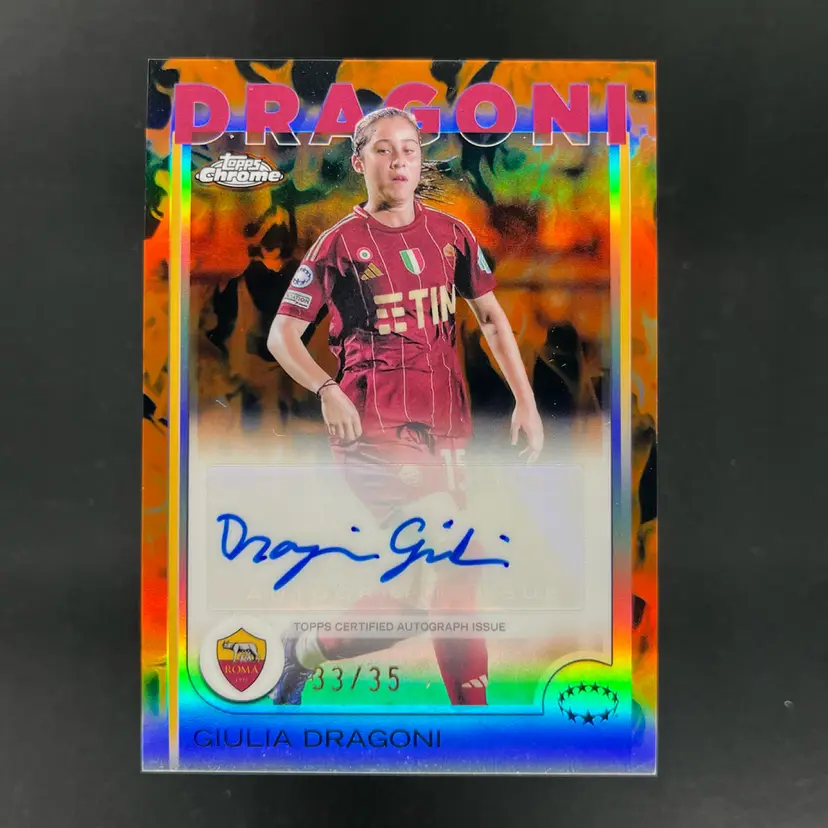 Giulia Dragoni 2024/25 Topps Chrome UWCL Inferno /35 Autograph Roma Soccer Card