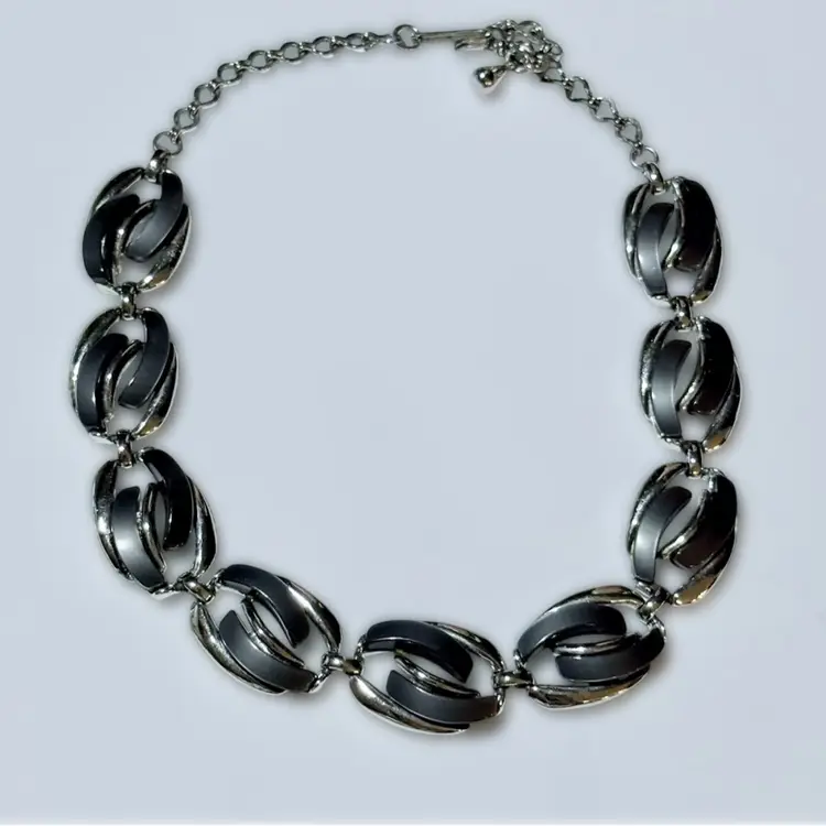 Vintage Dark Grey Thermoset Silvertone Necklace