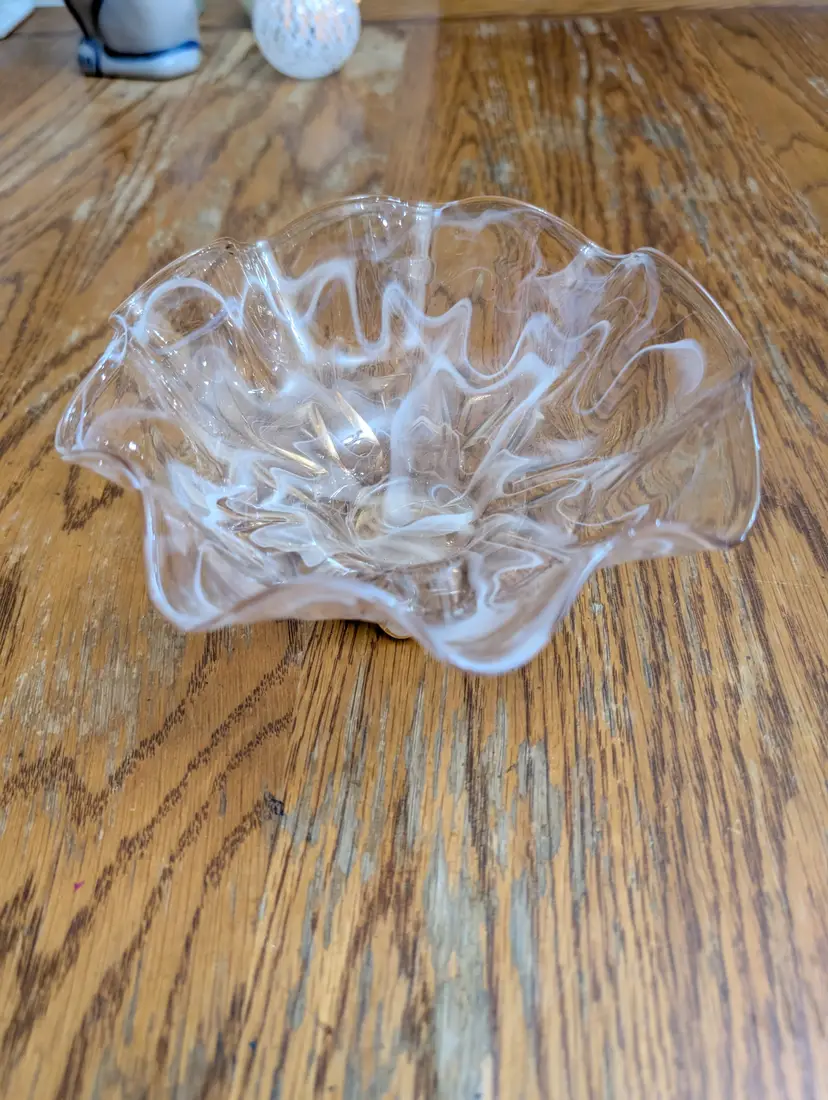 *PICK OF THE WEEK *Decorative peach colored glass bowl with white swirls