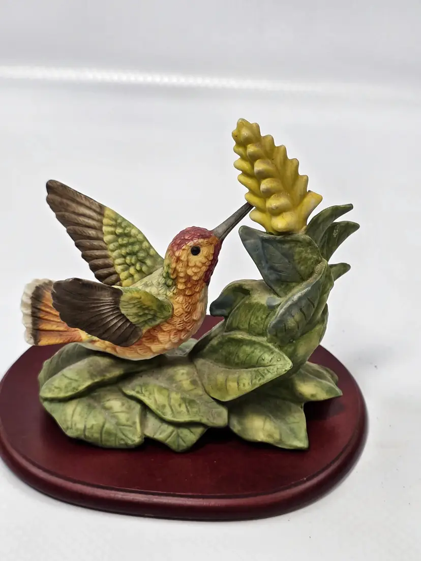 Vintage 1996 Bronson Collectibles Allen's Hummingbird Figurine Aphelandra
