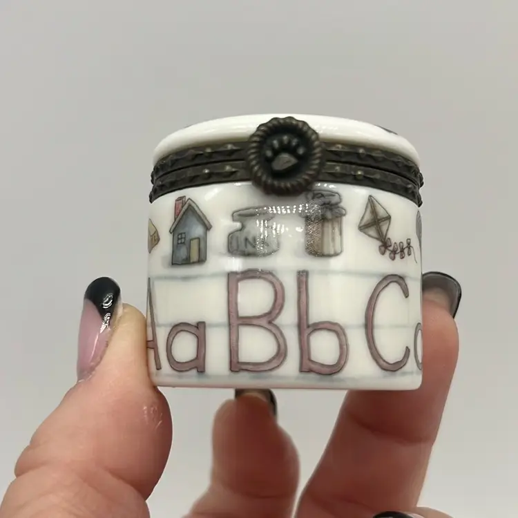 Boyds Bears and Friends. Le Bearmoge  Porcelain Trinket Box 1.5"