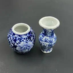 Vintage Mini Blue And White Ginger Jar And Vase.  Vase Had A Tiny Rough Area On the Top But No Chips Or Cracks 1.25” T