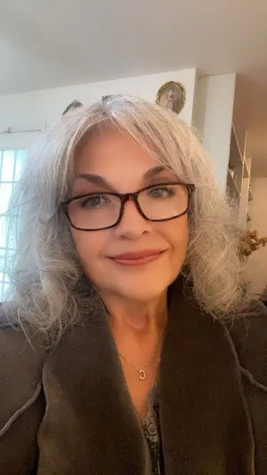 Letitbeevntg (Carol)