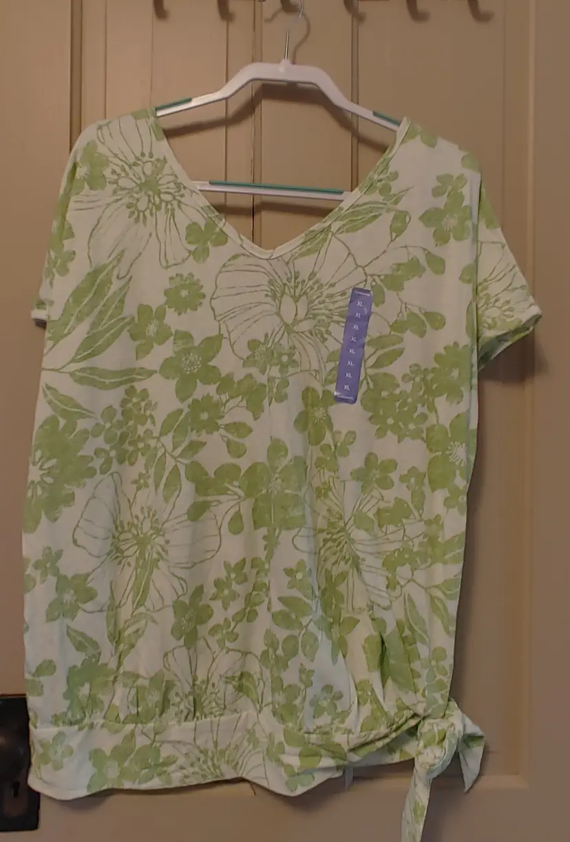 Top- Brand: Gap Maternity. Size XL. White & green top. NWT. Retail $34.50. 85% Cotton, 15% Linen. No callouts.