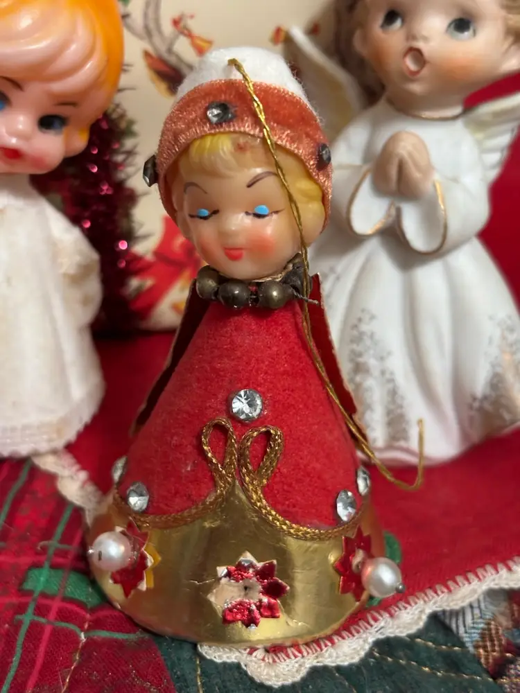 L- Vtg Trio Christmas Angels And One Queen