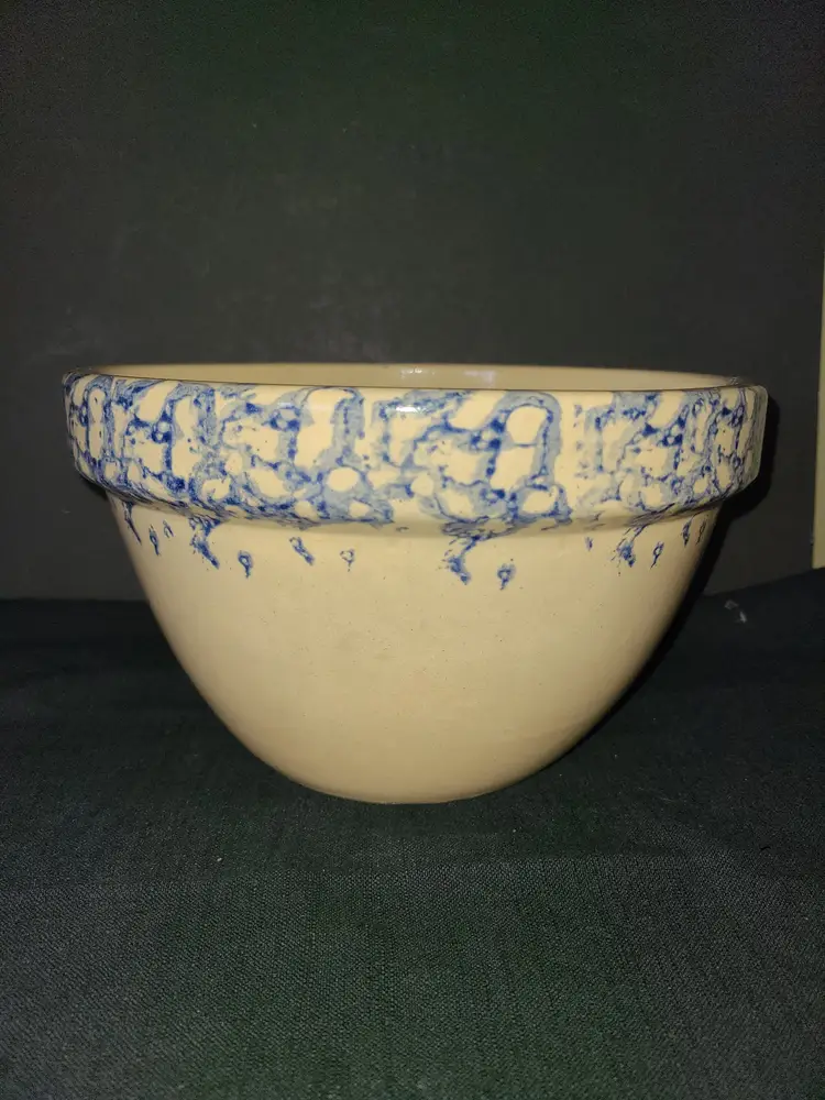 Vintage 9" Robinson Ransbottom Blue Wheat Spongewear Mixing Bowl