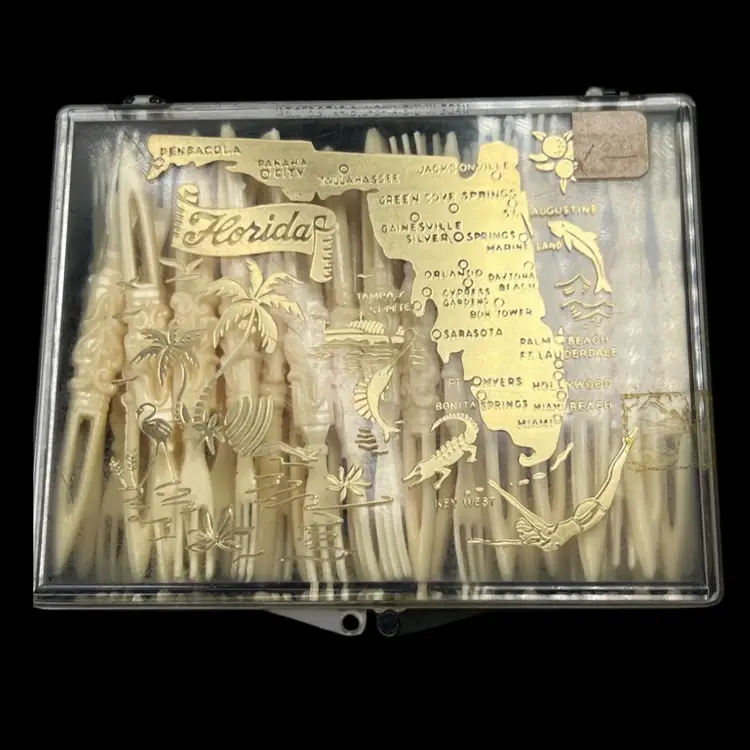 Vintage 52 “Mock Ivory” (Plastic) Party Forks In Souvenir Florida Case. Gold-Colored Florida Map & Icons On Lid. Great For Those Tiki Cocktail Beach Parties To Serve Up Hors D'oeuvres.