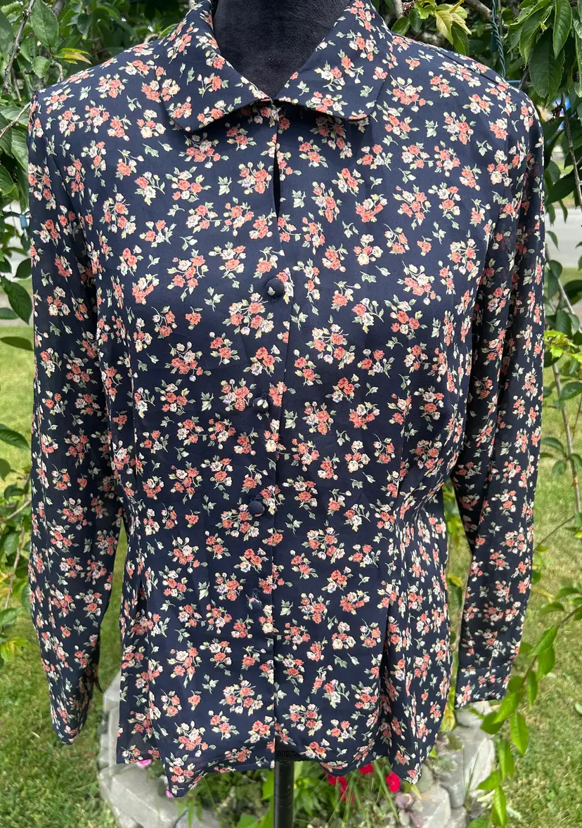 Vintage Charter Club Petites Navy Blue with Pink & White Flower Polyester Button Up Blouse