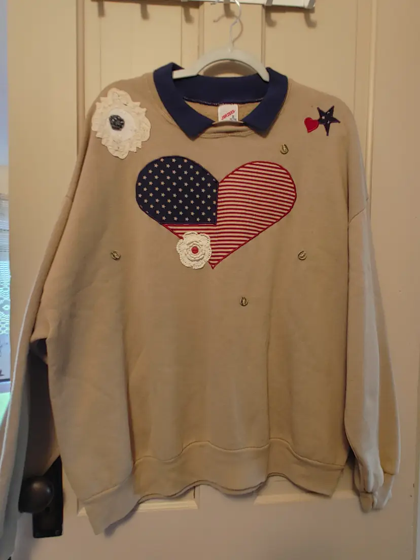 Top- Brand: Jerzees. Size 2X. Tan heart sweatshirt. Material: 50% cotton, 50% polyester. No callouts.