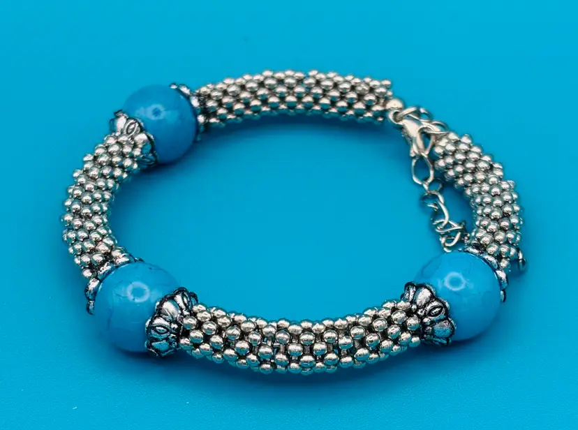 Silver-Tone Beaded Mesh Bracelet with Faux Turquoise Beads – Adjustable