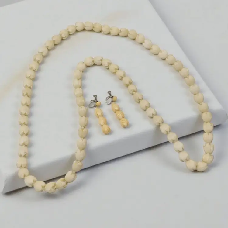 Vtg Hawaiian Carved Pikake Lotus Flower Necklace Lei Screw Back Earrings Set 20"