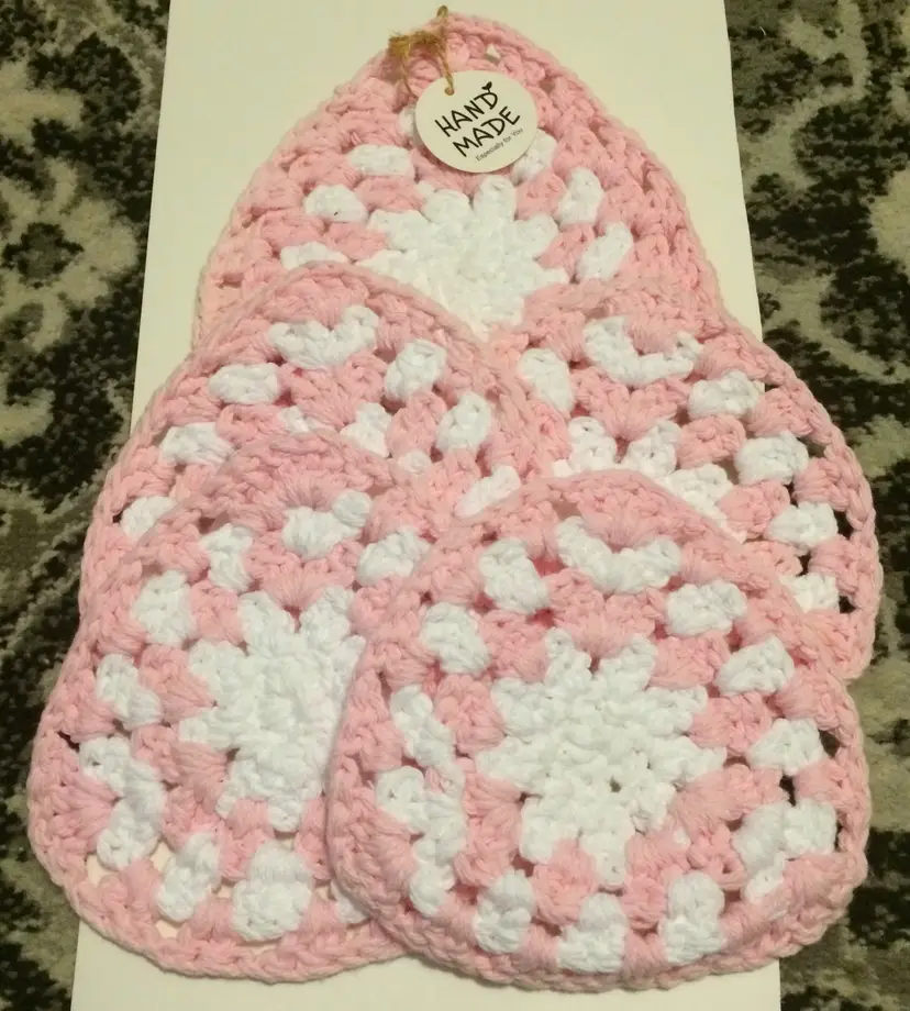Handmade 5 pc set Of Doilies Pink and White 1 Large one 8" and 4 smaller ones 7".
