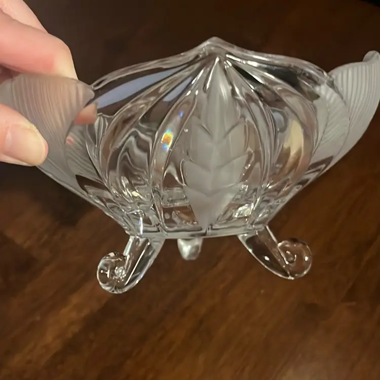 Vintage cut crystal three-footed decorative bowl with frosted leaf pattern.
6 inch in diameter 3 inches high