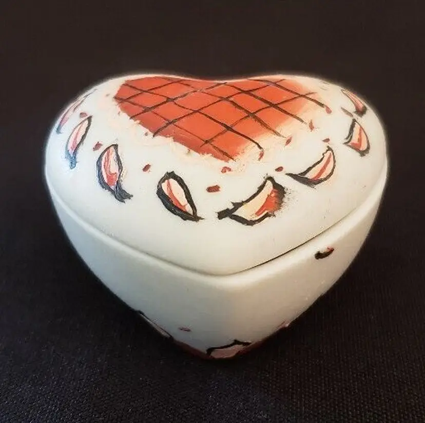 Handpainted Heart Shaped Trinket Box Unbranded Made In Japan 1 7/8" Vintage