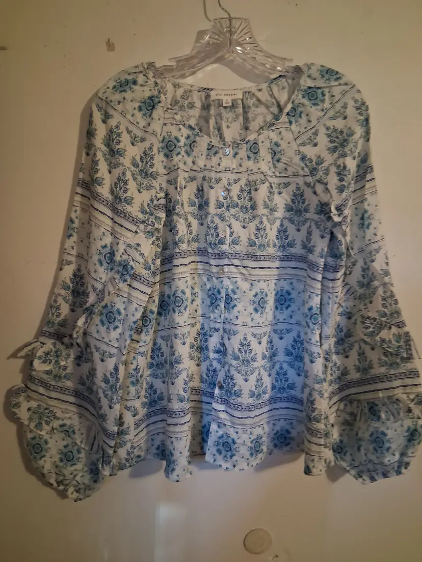 Ladies Small BLU PIPER Button Down Bell Sleeve Blouse (B30)