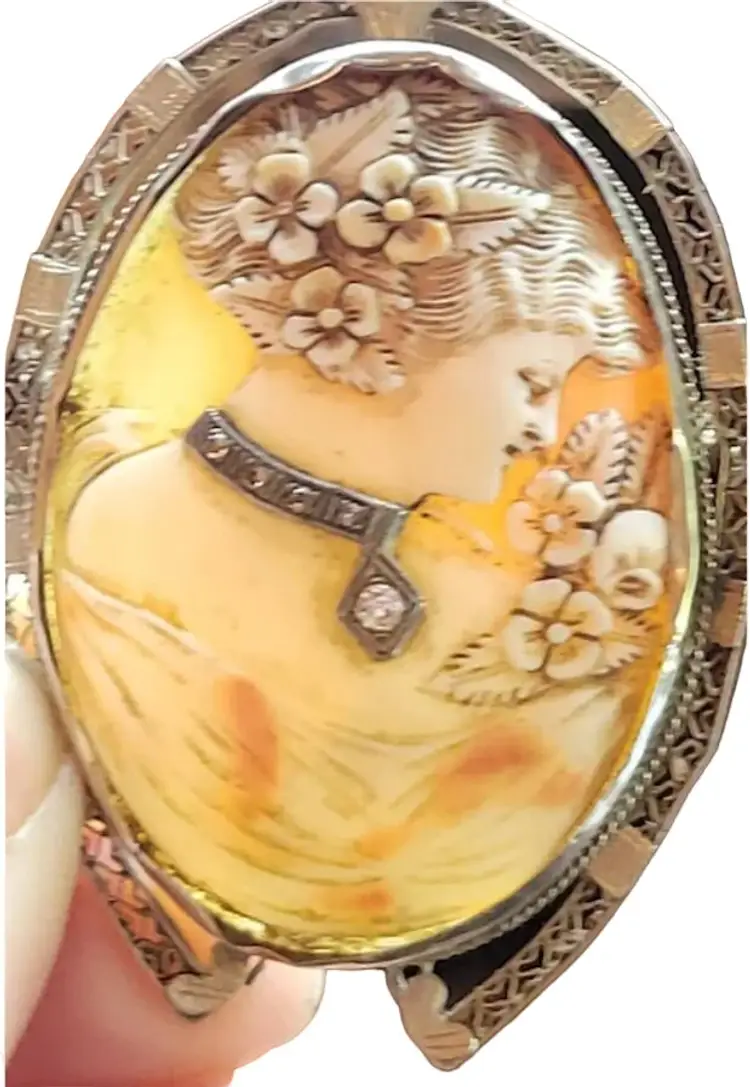 14kt White gold stunning Cameo w/ Diamond Collar Filigree Horseshoe Bezel A2632