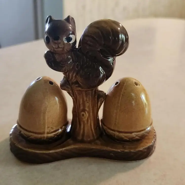 Vintage MCM Brown Squirrel And Acorn Salt Pepper Set with Holder Japan