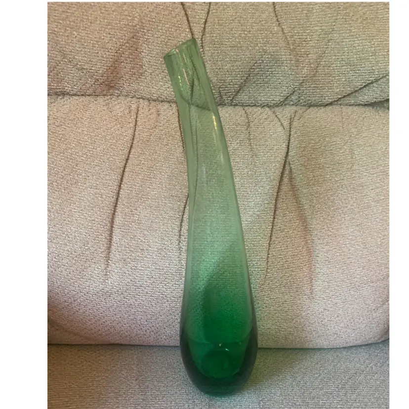 047 Art Glass Green Vase